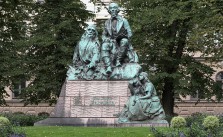 Elias Lönnrotin muistopatsas Helsingissä